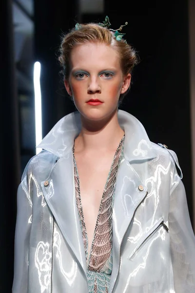 Look 40